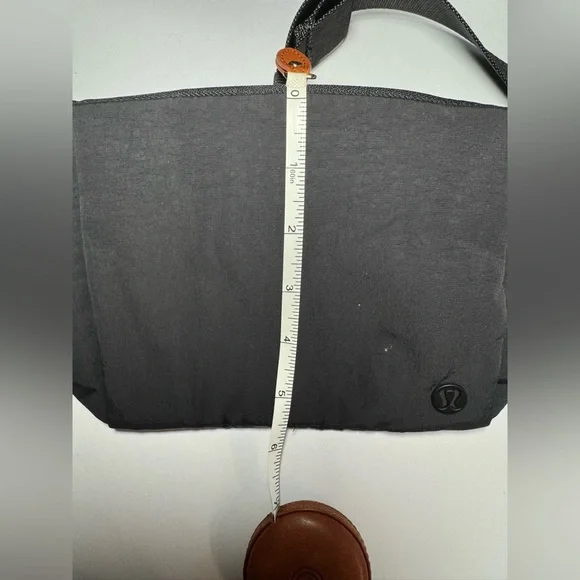 NWOT Lululemon Athletica Black Belt Bag – Sleek Modern Design - Picture 5 of 5